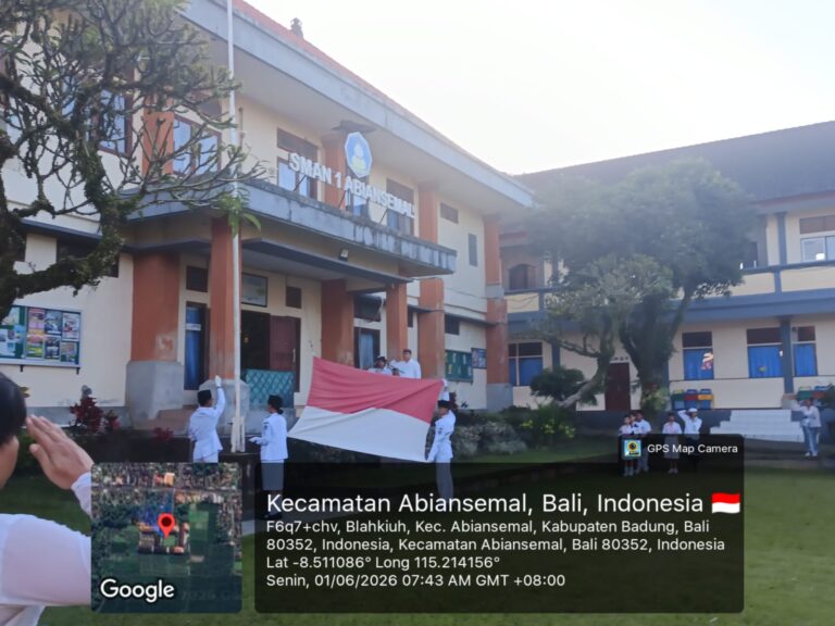Upacara Peringatan Hari Lahir Pancasila di SMA Negeri 1 Abiansemal Berlangsung Khidmat dan Penuh Semangat Kebangsaan