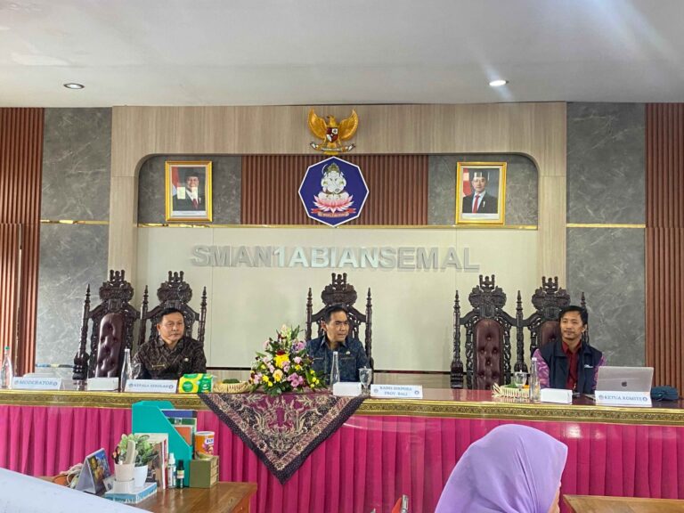 Pelaksanaan Workshop Review Kurikulum SMA Negeri 1 Abiansemal Tahun Ajaran 2026/2027