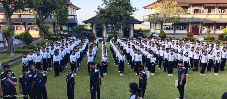 Hari Kedua MPLS RAMAH SMAN 1 Abiansemal: Menggali Potensi Diri Melalui Teknologi AI dan Membangun Kepedulian Sesama