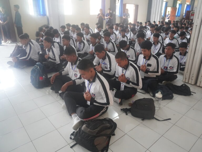 Hari Ketiga MPLS RAMAH SMAN 1 Abiansemal: Penilaian Kemampuan Siswa, Simulasi Gempa Bumi, hingga Pengukuran Seragam