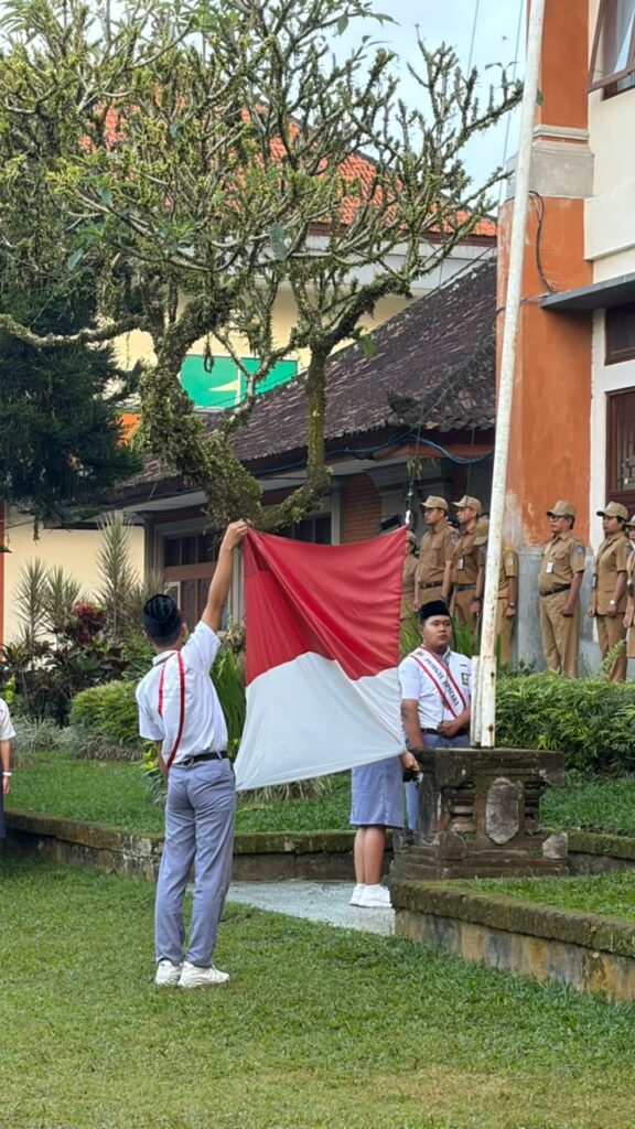 Upacara Bendera Pertama – Awal Pembelajaran Tahun 2026/2027 di SMA Negeri 1 Abiansemal